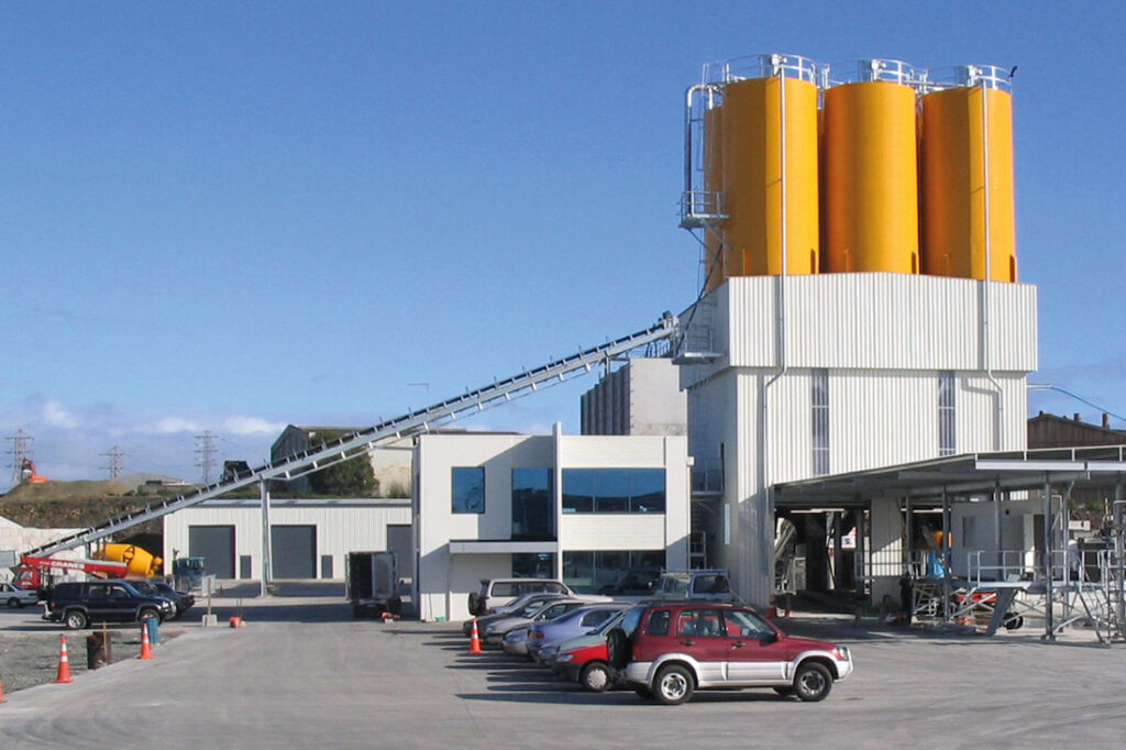 Concrete batching plant in operation | Featured Image for the Concrete Batching Plants Page of CMQ Engineering USA.