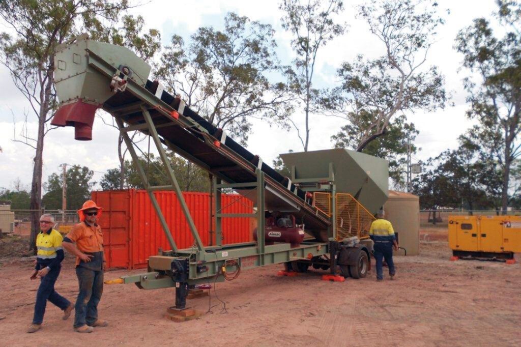 Photo of a mobile aggregate weigh hopper | Featured image for Mobile Hopper Product Page for CMQ Engineering USA.