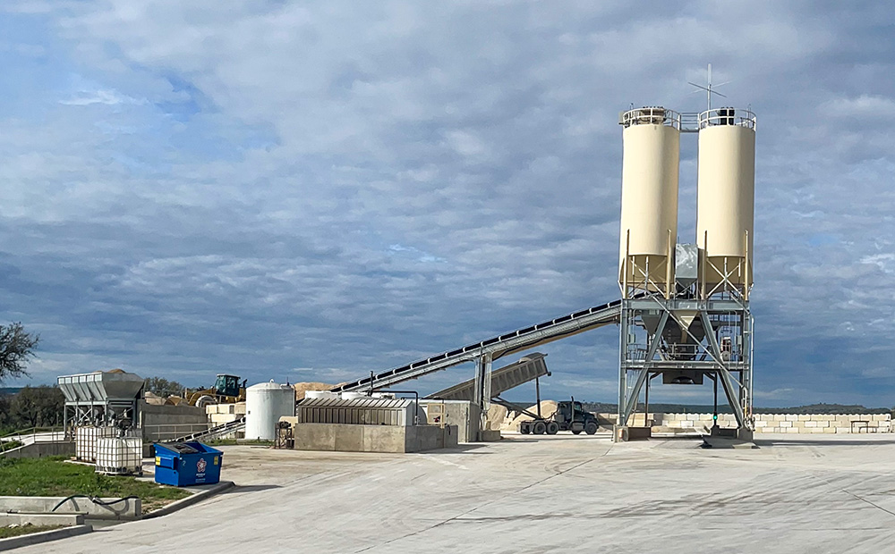 An Advantage 250 concrete batch plant at a ready-mixed concrete facility in Texas.
