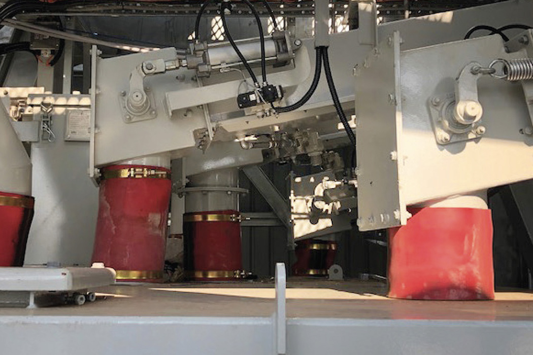 CMQ Engineering's specially-designed, 1/2-rotary shutoff gates for fast and dependable cement & fly ash distribution.