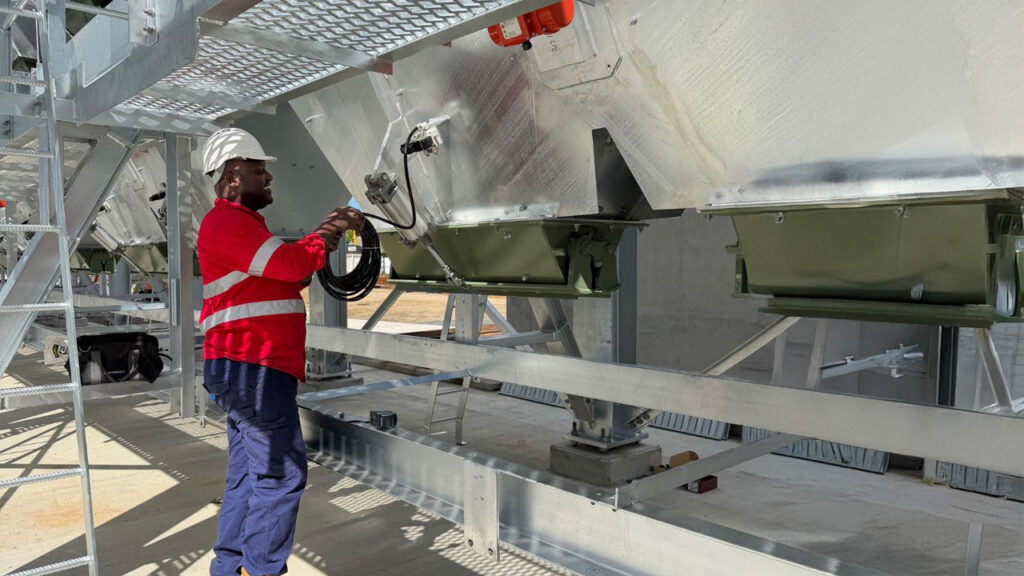 CMQ Engineering manufactures aggregate handling systems and concrete batch plants like the Advantage 250™, Portabatch™, and more.