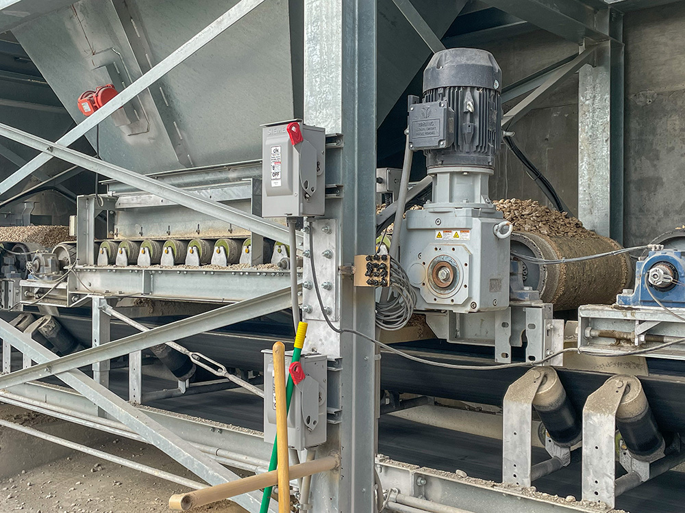 Precision aggregate belt weighers used on the Advantage 250™ concrete batch plant.