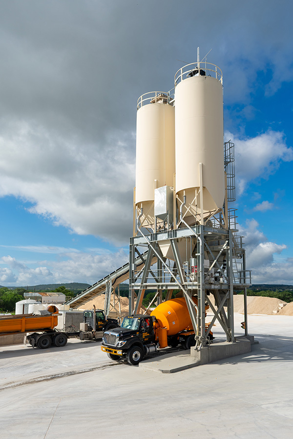 Chisel nose silos with air slides and 1/2 rotary shutoff gates ensure fast loading of cement and fly ash.