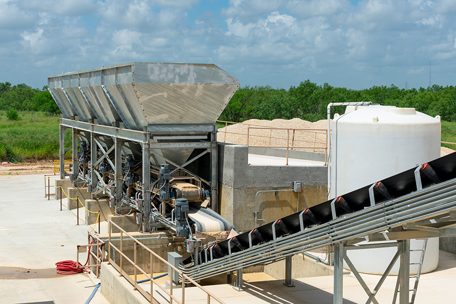 4-bin precision inline aggregate blending unit at a ready mix concrete plant near Floresville, Texas.