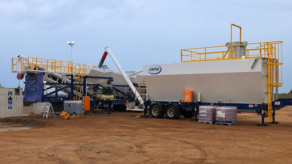 View of the DualBatch™ mobile concrete plant, showing the cement silo, incline conveyor and gob hopper.
