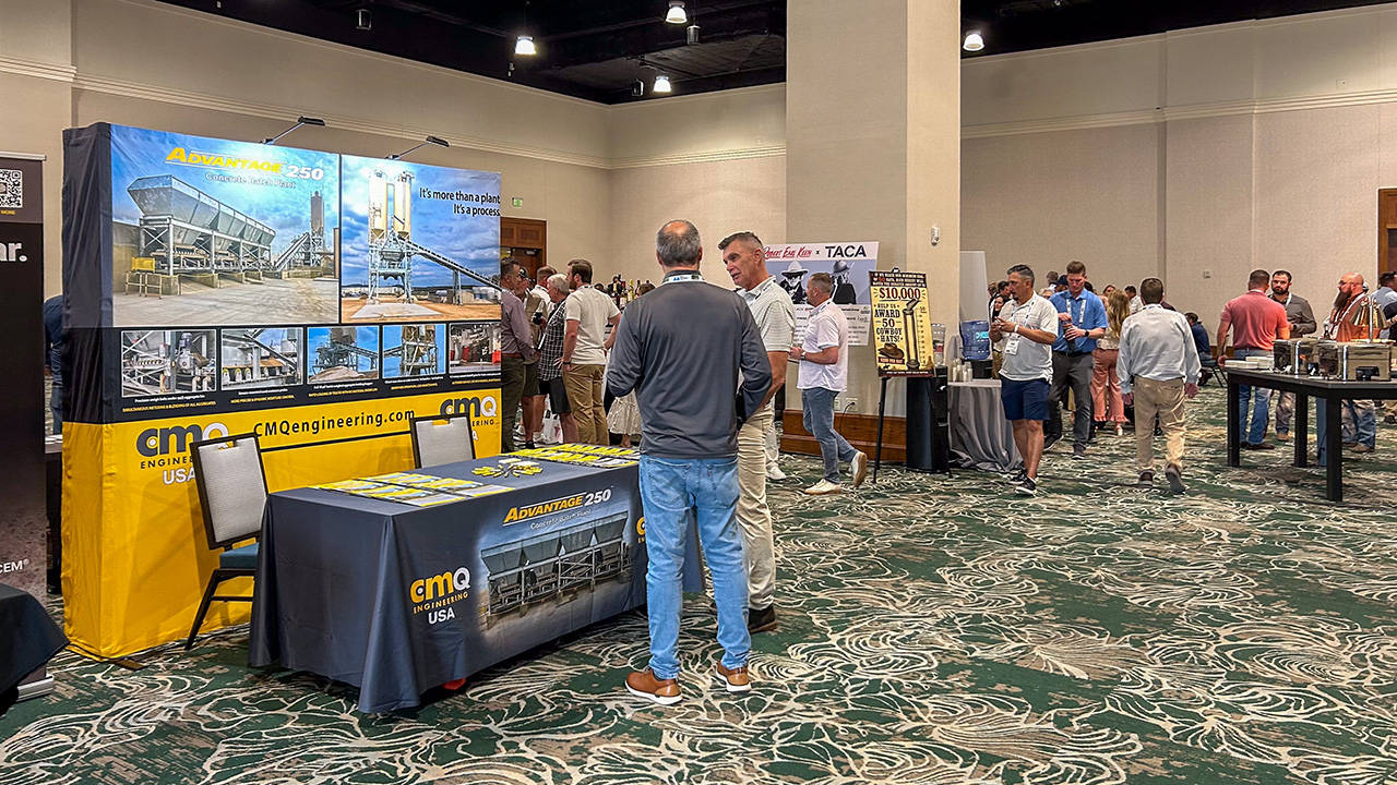 CMQ Engineering USA's Dave DeFeo speaks with an exhibit attendee at the Texas Aggregate & Concrete Association's 72nd annual meeting in San Antonio.
